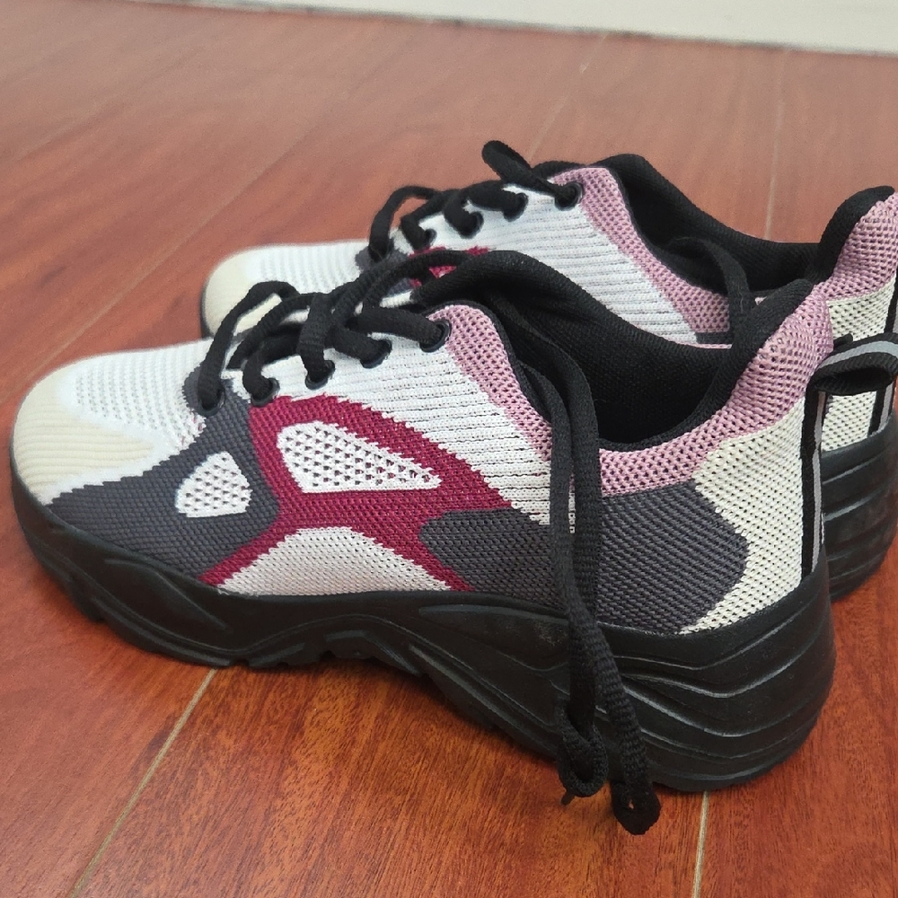 never worn sneakers